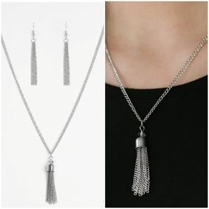 CITY CASUAL SILVER NECKLACE/EARRING SET